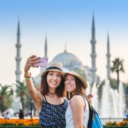 84296Two-female-travelers-in-front-of-the-Blue-Mosque-in-Istanbul-Turkey-1200x853