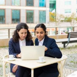 businesswomen-with-laptop-outdoor-cafe (1)