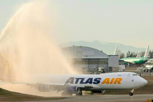water-is-sprayed-above-the-final-747-airplane-produced-by-boeing-a-747-8-freighter-for-atlas (1) water-is-sprayed-above-the-final-747-airplane-produced-by-boeing-a-747-8-freighter-for-atlas (1)