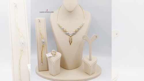 Elegant Simplicity Enhance Your Style with an 18k Gold Bracelet Elegant Simplicity Enhance Your Style with an 18k Gold Bracelet