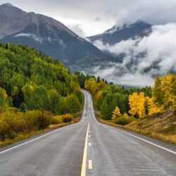 highway-leading-to-mountain