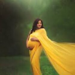 Pregnancy Photoshoot in Saree