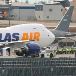 workers-gather-to-watch-as-the-final-747-airplane-produced-by-boeing-a-747-8-freighter-for (1)
