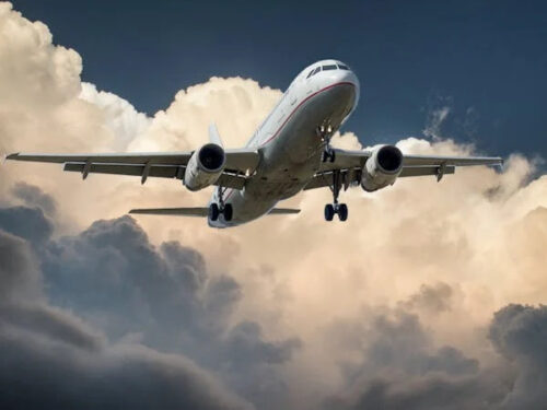 aircraft-jet-landing-cloud-46148 aircraft-jet-landing-cloud-46148