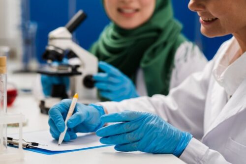 side-view-female-scientists-work-lab-23-2148492119-28012511205523 side-view-female-scientists-work-lab-23-2148492119-28012511205523