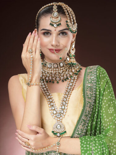 Karatcart Gold Plated Green Meena Ethnic Traditional Kundan Dulhan Bridal Jewellery Set Karatcart Gold Plated Green Meena Ethnic Traditional Kundan Dulhan Bridal Jewellery Set