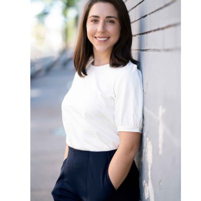 Professional Business Headshot Photographer – Impress with Confidence Professional Business Headshot Photographer – Impress with Confidence