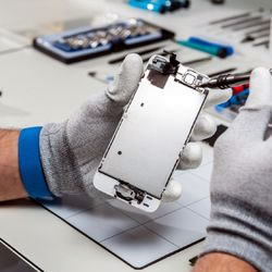 amtelectronics-Iphone-Repairs-Melbourne-Cbd-best-iphone-repair-shop-1