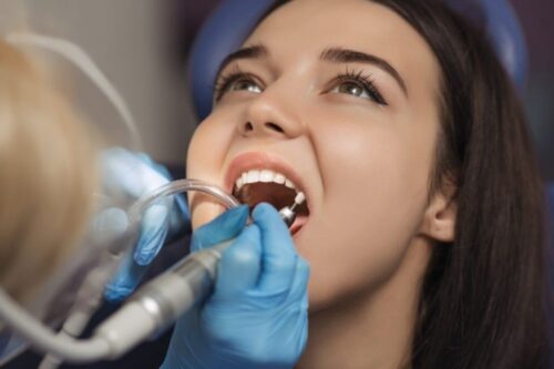 imgi_47_dentist-polishing-patient-teeth-at-the-dental-office--1024x682 imgi_47_dentist-polishing-patient-teeth-at-the-dental-office--1024x682