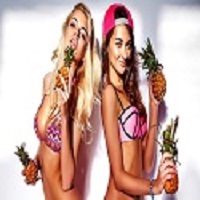 imgi_16_portrait-of-two-young-women-posing-in-studio-2023-11-27-05-17-42-utc