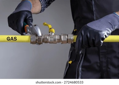 imgi_2_technician-repairing-gas-pipeline-house-260nw-2724680533 imgi_2_technician-repairing-gas-pipeline-house-260nw-2724680533